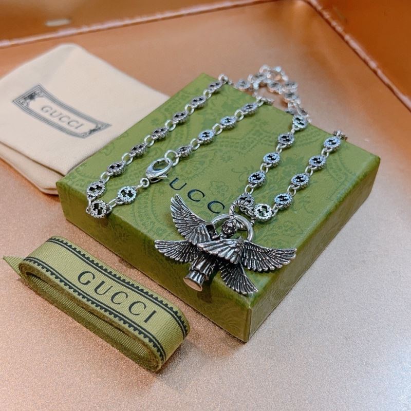 G*u*i necklaces